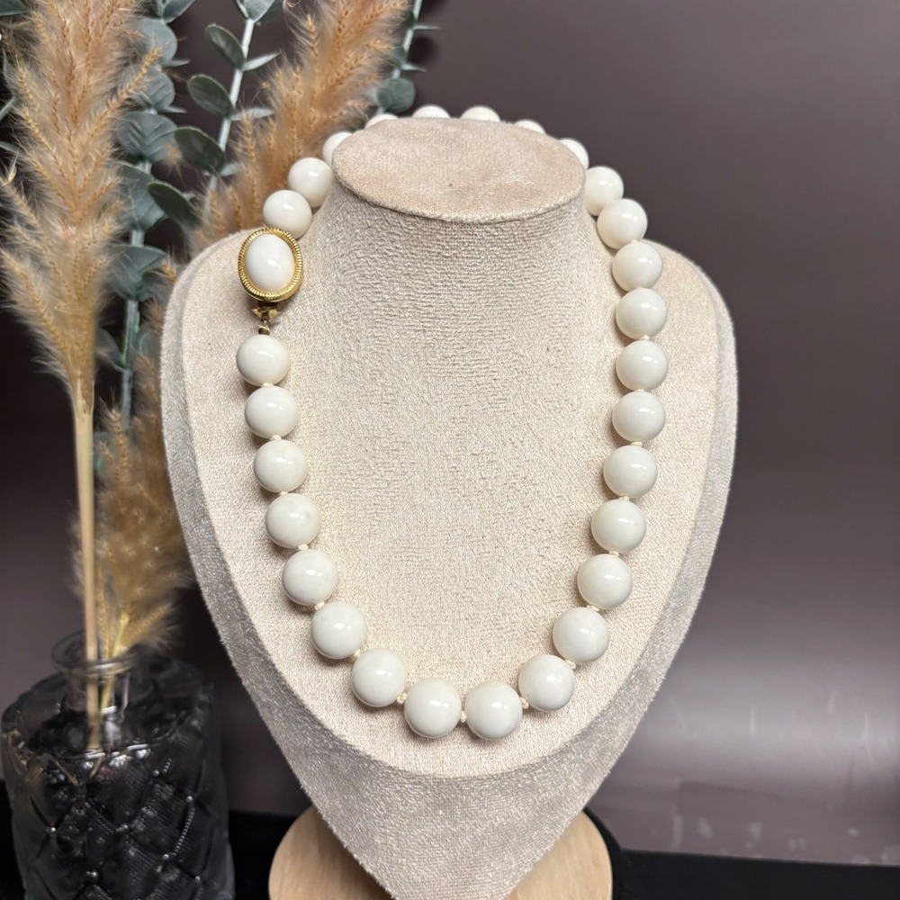 Vintage Acrylic Bead Necklace | White Beaded Strand | Gold Oval Clasp |‎ Classic